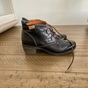 Pikolinos boots